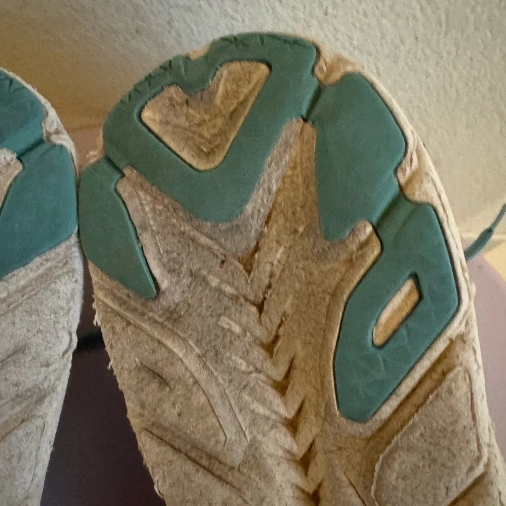 Hoka One One Clifton 8 Teal Women’s size 8 B